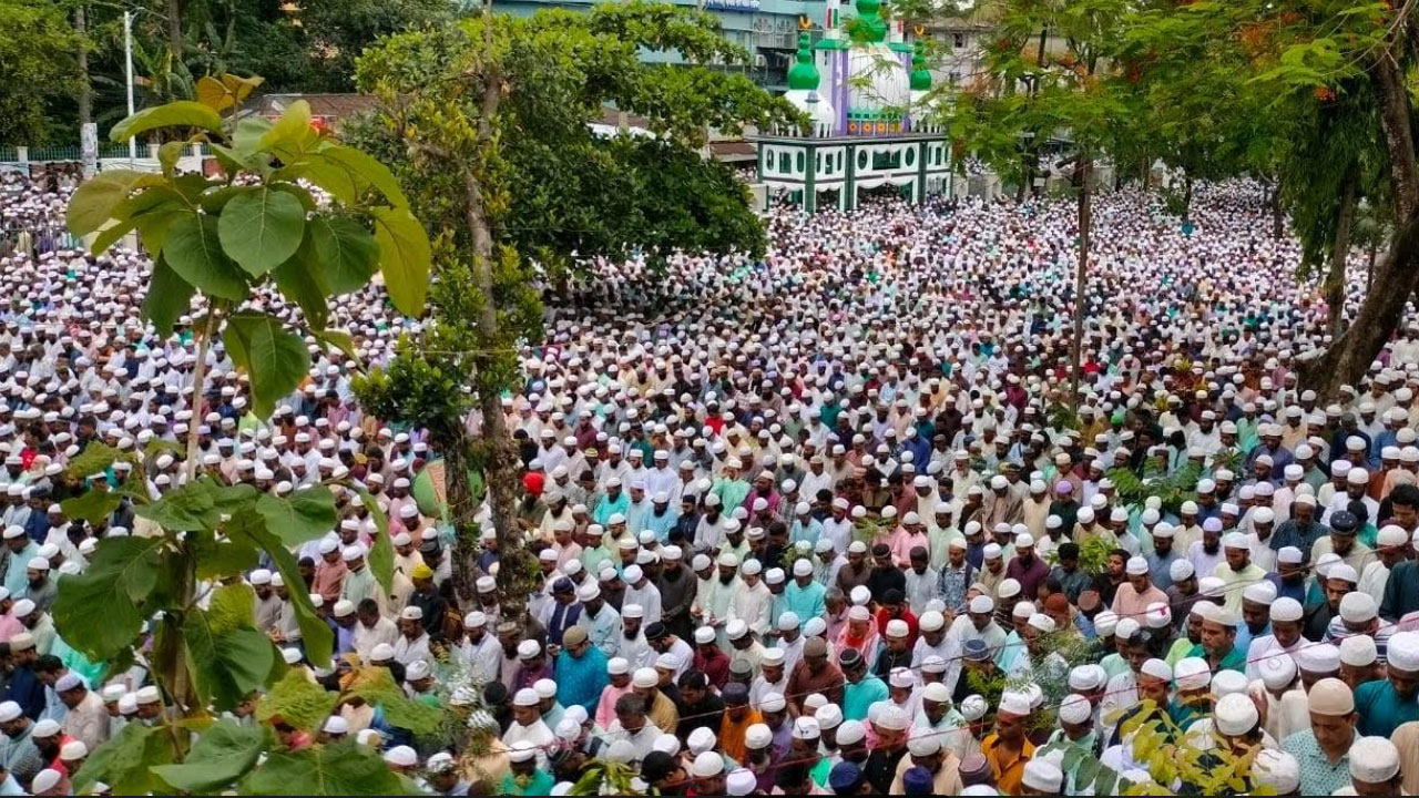 নাটোরের দুটি পৌরসভায় উৎসবমুখর পরিবেশে ভোট গ্রহণ চলছে